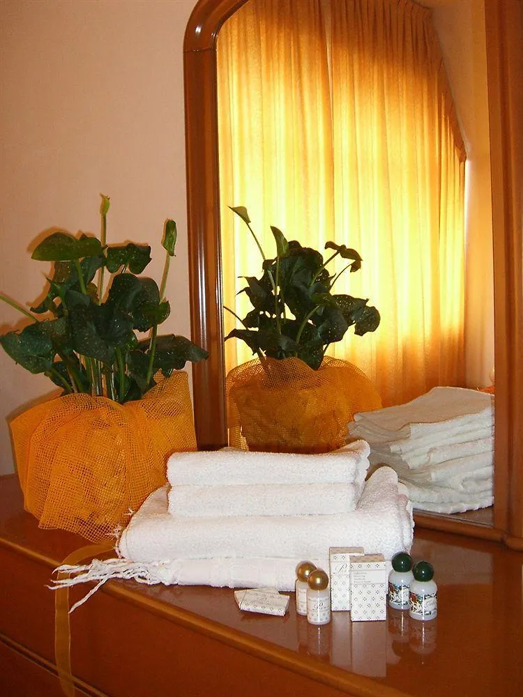 ***  Hotel 2000 Граведона Италия
