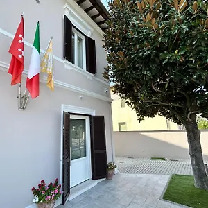 Four Lions Guest house Pisa